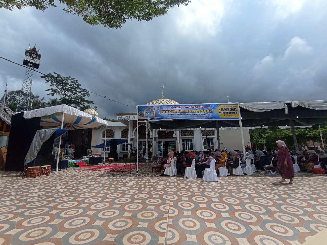 Suasana pembukaan MTQ Nasional ke VI tingkat Kecamatan Sungayang tahun 2025, di Nagari Sungai Patai.